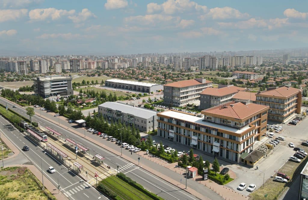 نمای هوایی دیگری از محوطه ارجیس تکنوپارک و خیابان کنار آن